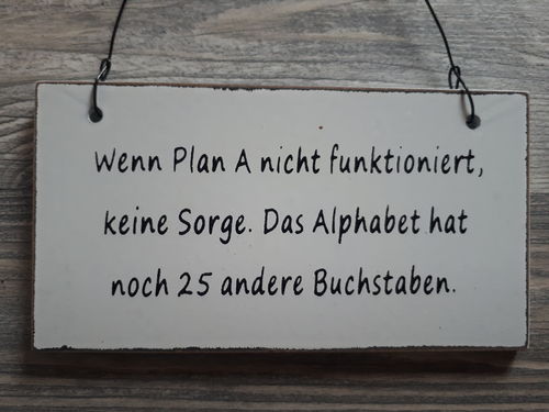 Holzschild "Wenn Plan A nicht funktioniert, keine Sorge. Das Alphabet hat noch 25 andere Buchstaben"